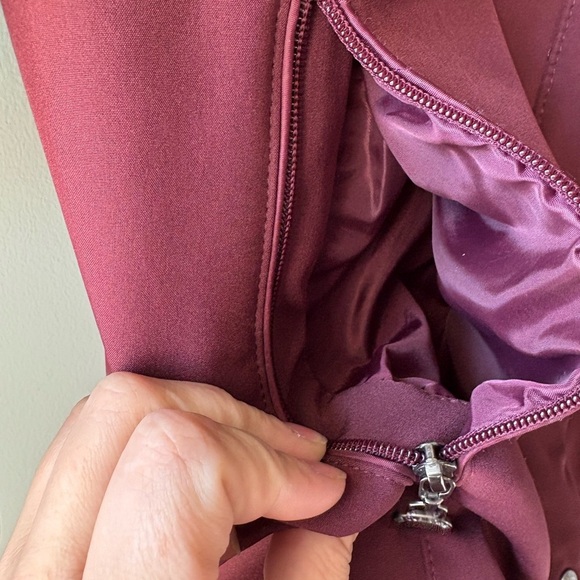 Liz Claiborne, size L, Women’s Burgundy Puffer Jacket, waffle hood and elbow - Picture 6 of 10